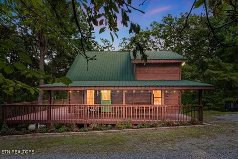 4224 Chamberlain Ln, Sevierville, TN 37862