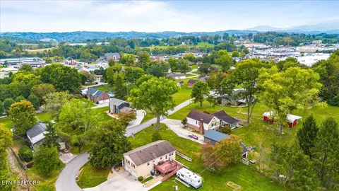 301 Wheeler Ln, La Follette, TN 37766