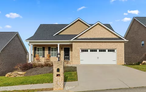 577 Timberline Dr, Lenoir City, TN 37772