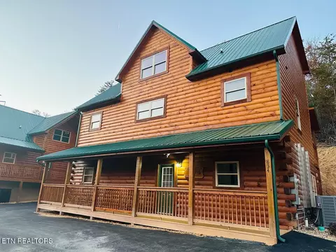 834 String Run Way, Pigeon Forge, TN 37863