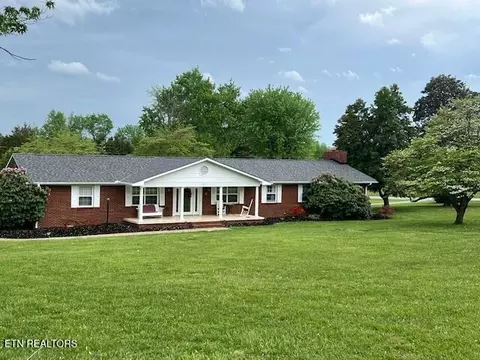 205 Hickory Ln, Jacksboro, TN 37757