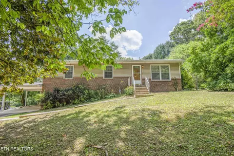 339 Cofer Cir, Harriman, TN 37748