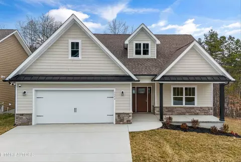 1576 Green Meadows Ln, Lenoir City, TN 37771
