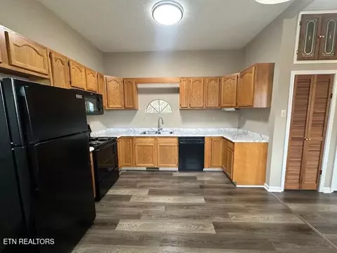 Kitchen - 301 Does Xing, Middlesboro, KY 40965 photo 3 of 5