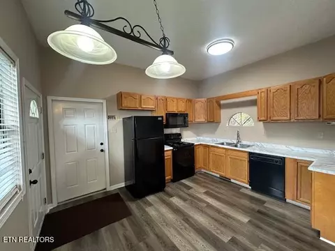 Kitchen - 301 Does Xing, Middlesboro, KY 40965 photo 2 of 5