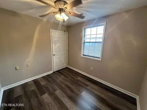 Bedroom - 301 Does Xing, Middlesboro, KY 40965 photo 2 of 2