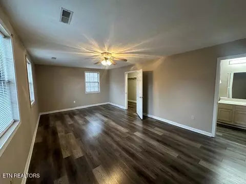 Bedroom - 301 Does Xing, Middlesboro, KY 40965 photo 1 of 2