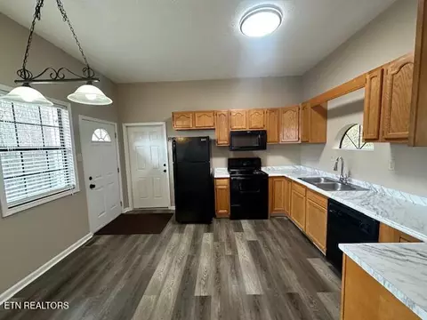 Kitchen - 301 Does Xing, Middlesboro, KY 40965 photo 4 of 5