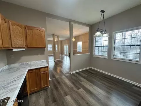 Dining - 301 Does Xing, Middlesboro, KY 40965 photo 1 of 1