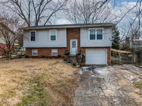 2010 Swarthmore Ln, Maryville, TN 37804