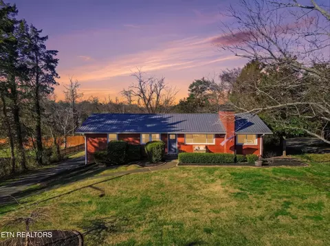 301 NW Portsmouth Rd, Knoxville, TN 37909