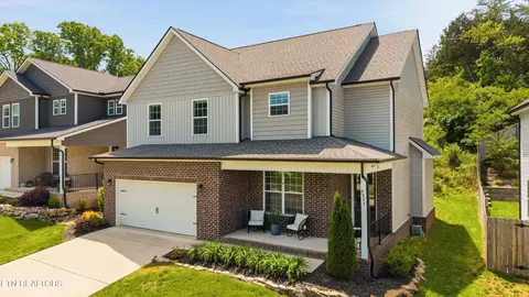 4945 Creek Bank Dr, Knoxville, TN 37920