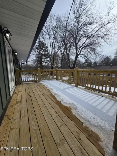 Exterior - 1941 W 3rd Ave, Oneida, TN 37841 photo 5 of 6