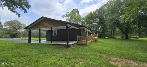 Exterior - 1941 W 3rd Ave, Oneida, TN 37841 photo 3 of 5