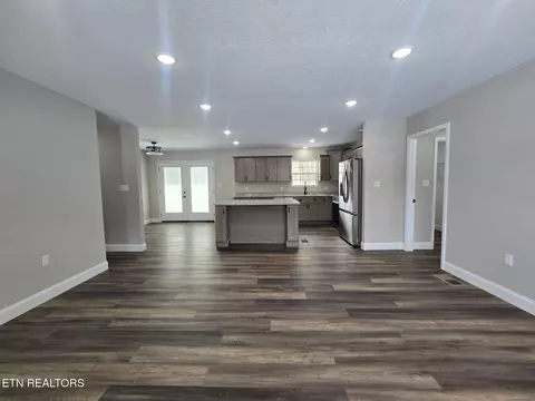 Living - 1941 W 3rd Ave, Oneida, TN 37841 photo 1 of 5