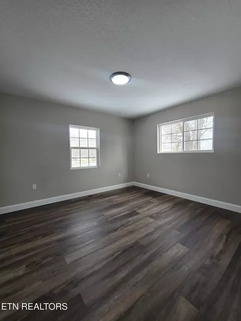 Bedroom - 1941 W 3rd Ave, Oneida, TN 37841 photo 3 of 8