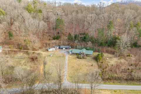 2410 Sugar Grove Valley Rd, Harriman, TN 37748