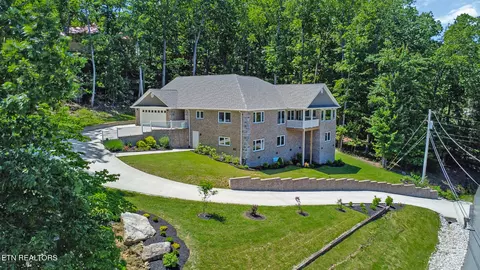 38 Markham Ter, Crossville, TN 38558