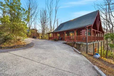 1713 Parkway View Ct, Sevierville, TN 37876