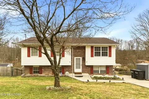 610 Red Bud Ln, Oliver Springs, TN 37840