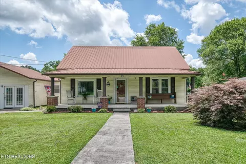 214 Omega St, Harriman, TN 37748