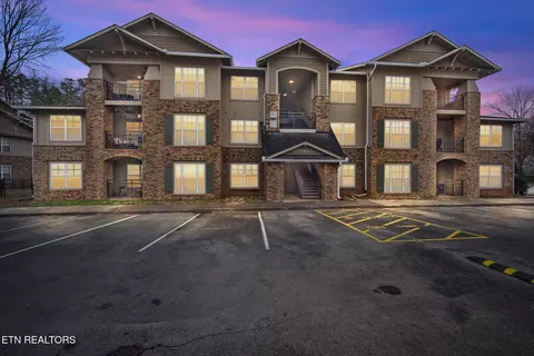 3934 Cherokee Woods Way #302, Knoxville, TN 37920