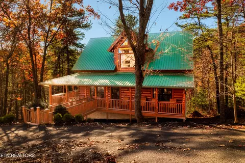 2017 Smoky Cove Rd, Sevierville, TN 37876