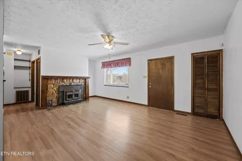 359 E Wolf Valley Rd, Heiskell, TN 37754 photo 5