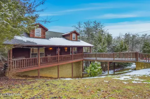 1960 Oakmont Dr, Sevierville, TN 37876