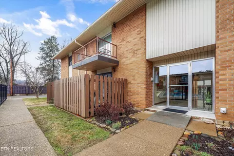 3104 N Broadway St #C21, Knoxville, TN 37917