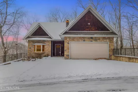 419 Maggie Mack Ln, Sevierville, TN 37862