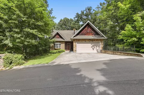 419 Maggie Mack Ln, Sevierville, TN 37862