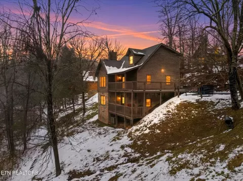 3542 Country Pines Way, Sevierville, TN 37876