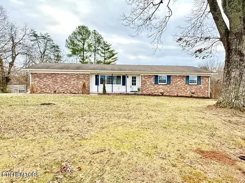 2734 Greenway Dr, Maryville, TN 37803