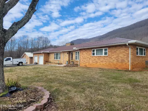 132 Ridgecrest Dr, Harriman, TN 37748