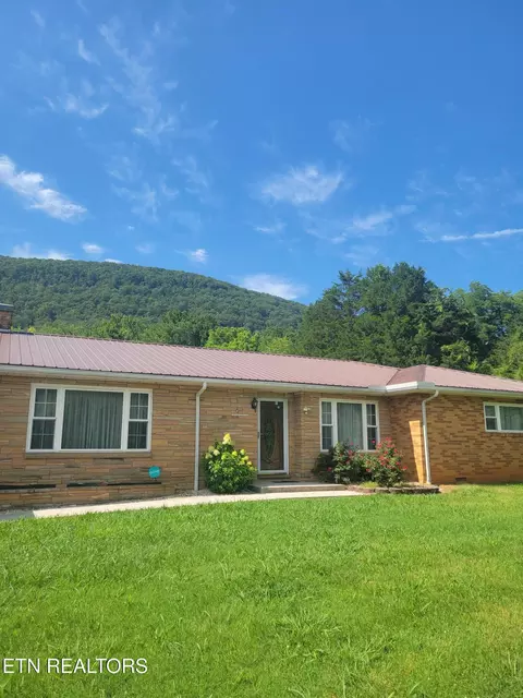 132 Ridgecrest Dr, Harriman, TN 37748