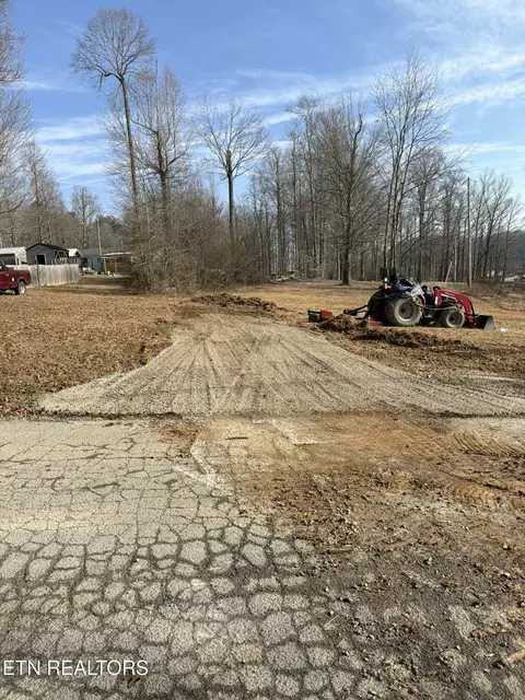 Edgewood Blvd, Oneida, TN 37841