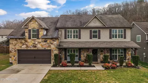 1413 Yarnell Station Blvd, Knoxville, TN 37932