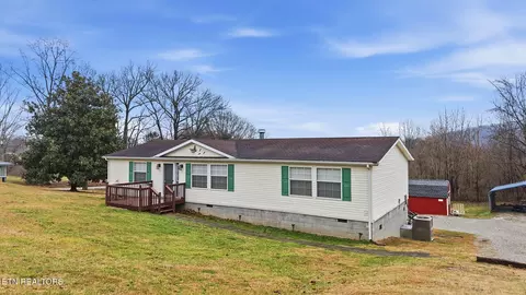 124 Oak Grove Ln, Rocky Top, TN 37769