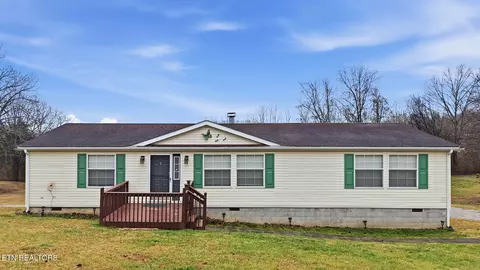 124 Oak Grove Ln, Rocky Top, TN 37769