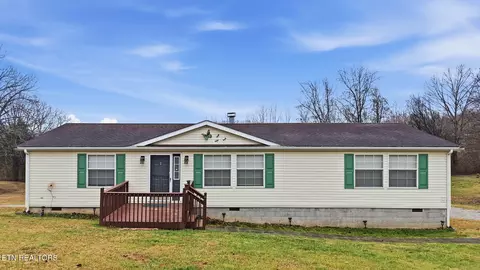 124 Oak Grove Ln, Rocky Top, TN 37769