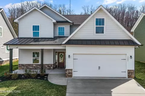 1597 Green Meadows Ln, Lenoir City, TN 37771