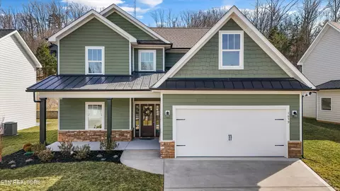 1659 Green Meadows Ln, Lenoir City, TN 37771