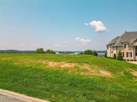297 Cypress Pointe Dr, Lenoir City, TN 37772