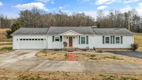 812 New Clear Branch Rd, Rocky Top, TN 37769