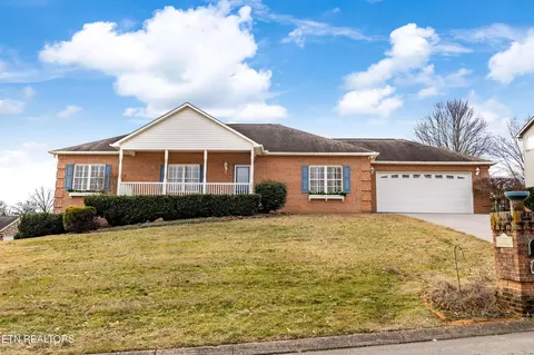 405 Amberland Ln, Maryville, TN 37804
