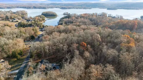378 Walking Horse Tr, Rockwood, TN 37854