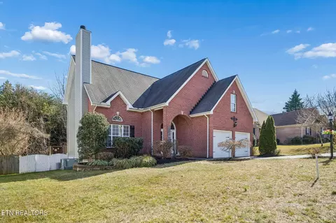 10417 Almanac Ln, Knoxville, TN 37932