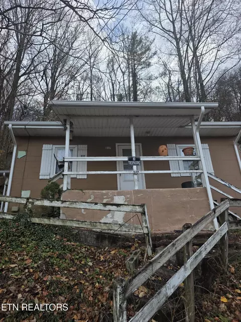 517 Cherry St, La Follette, TN 37766