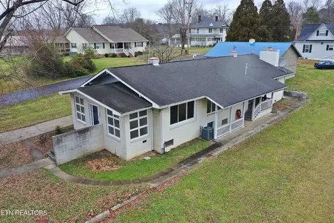 108 W 1st Ave, Oneida, TN 37841